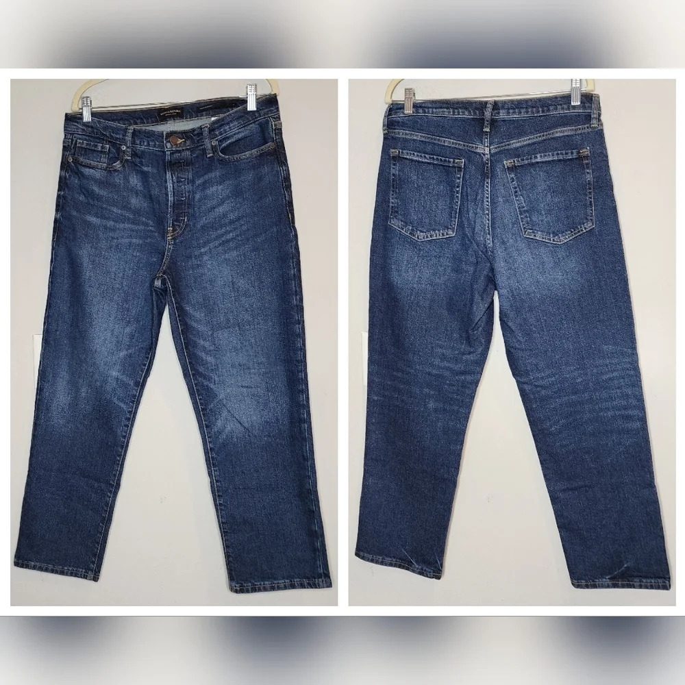 Banana Republic highrise straight medium wash jeans. Button fly. Women's 31.